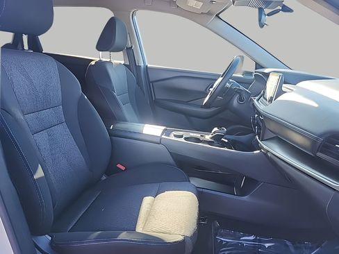 Used 2025 Nissan Rogue SV image 33