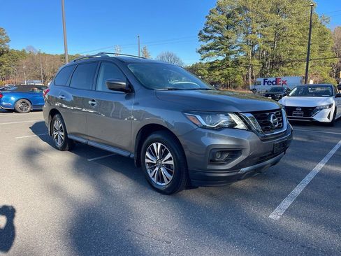 Used 2020 Nissan Pathfinder S AWD/4WD image 4