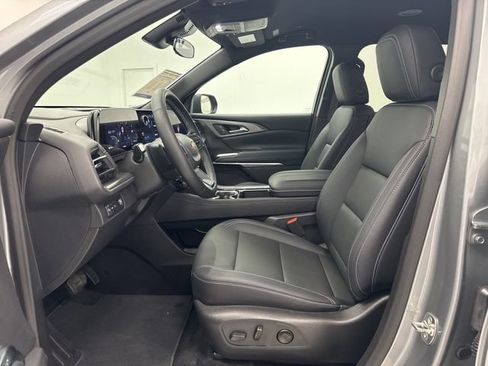Used 2026 Chevrolet Traverse LT FWD image 23