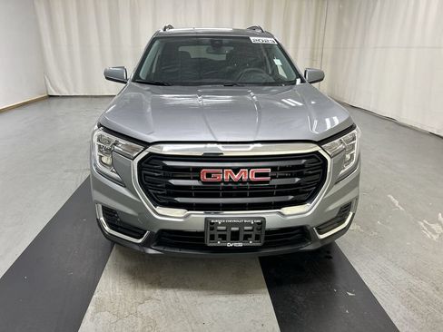 Certified 2023 GMC Terrain SLE w/ Driver Convenience Package AWD/4WD image 3