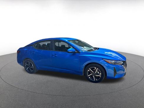 Used 2025 Nissan Sentra SV FWD image 2