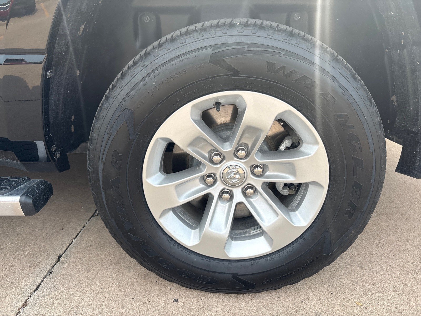 Used 2023 RAM 1500 Laramie AWD/4WD image 12
