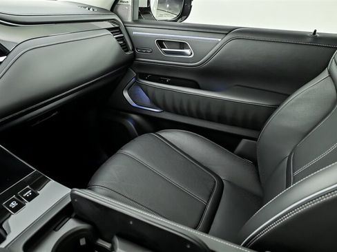Used 2025 INFINITI QX80 Sensory AWD/4WD image 32