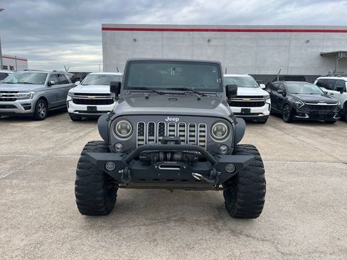 Used 2016 Jeep Wrangler Unlimited Sahara w/ Connectivity Group image 2