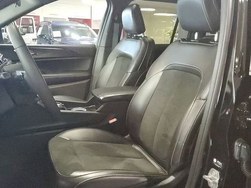 Used 2025 Jeep Grand Cherokee Altitude image 17