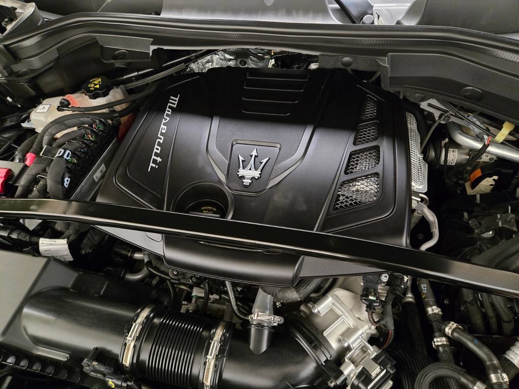 Certified 2023 Maserati Grecale GT AWD/4WD image 30