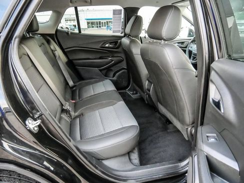 Used 2025 Chevrolet Trax LT FWD image 18