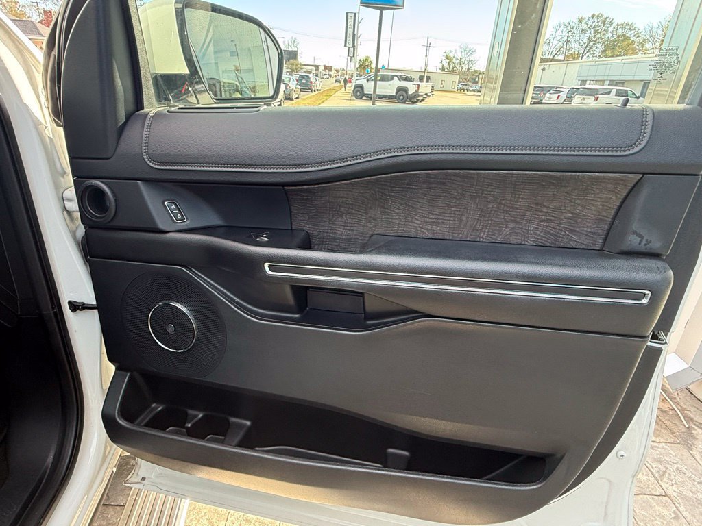 Used 2021 Ford Expedition Limited AWD/4WD image 38