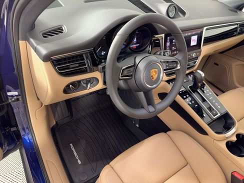 Certified 2026 Porsche Macan AWD/4WD image 4