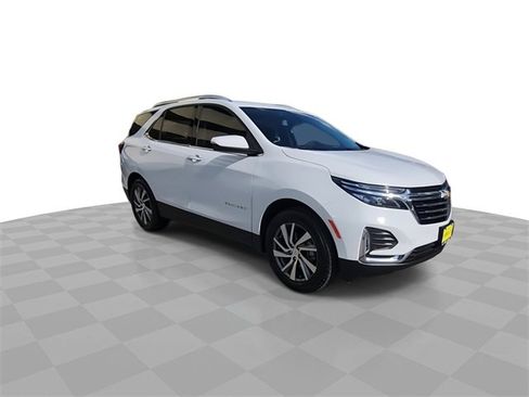 Used 2024 Chevrolet Equinox Premier image 2