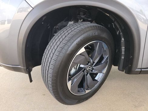 Used 2025 Nissan Rogue SV FWD image 31