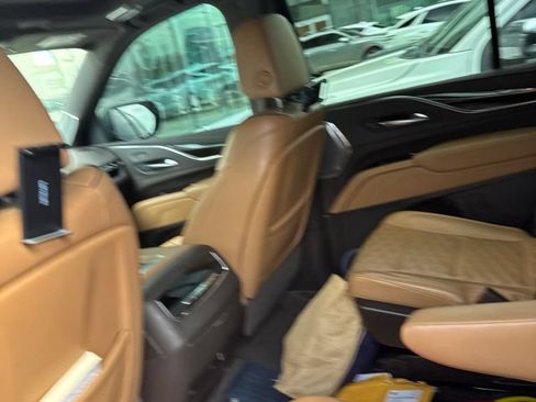 Used 2022 Cadillac Escalade Premium Luxury w/ Performance Package AWD/4WD image 8