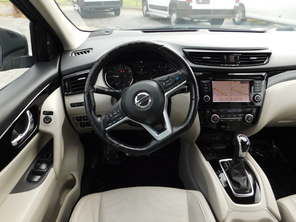 Used 2021 Nissan Rogue Sport SL FWD image 17