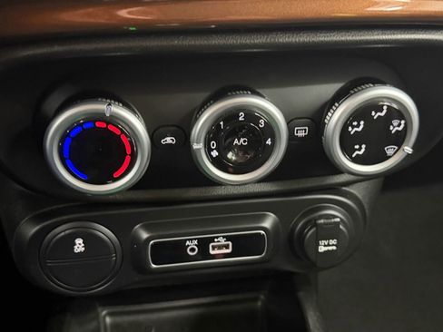Used 2019 FIAT 500L Pop FWD image 30