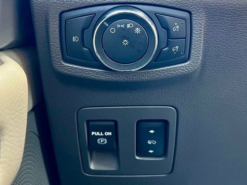 Used 2021 Ford Expedition Limited image 27