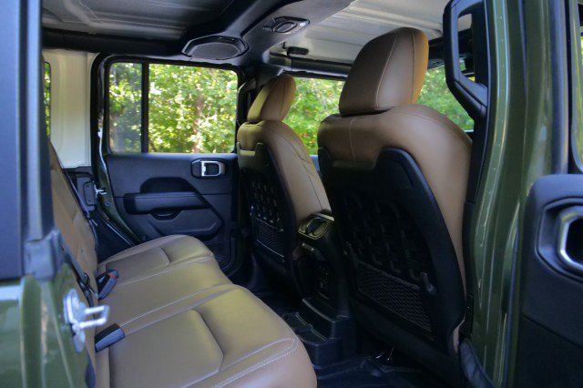 Used 2021 Jeep Wrangler Unlimited Rubicon AWD/4WD image 32