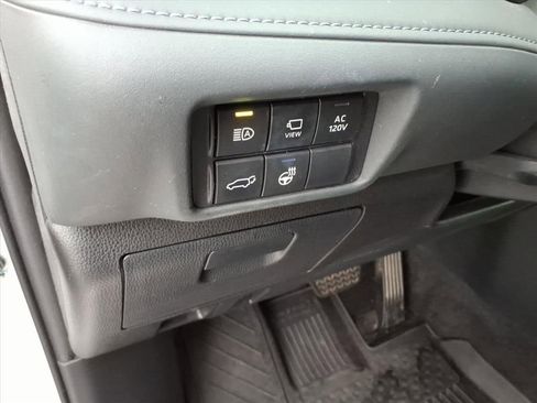 Used 2023 Toyota Highlander Platinum image 28