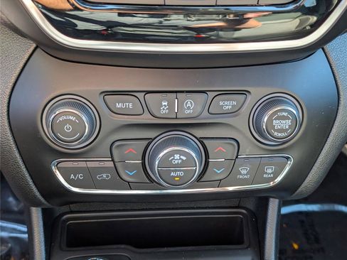 Used 2022 Jeep Cherokee Limited image 23