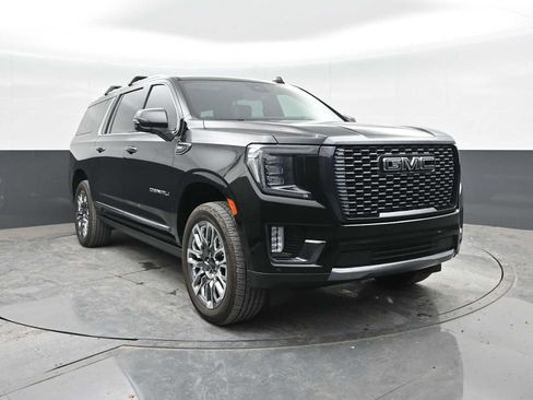 Used 2023 GMC Yukon XL Denali Ultimate AWD/4WD image 7