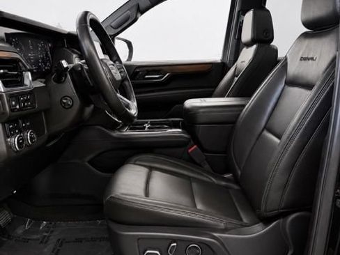 Used 2025 GMC Yukon Denali w/ Sun & Power Step Package AWD/4WD image 19