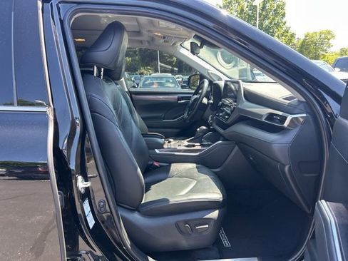 Used 2021 Toyota Highlander Platinum AWD/4WD image 19