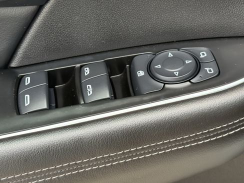 Used 2023 Buick Envision Essence FWD image 28