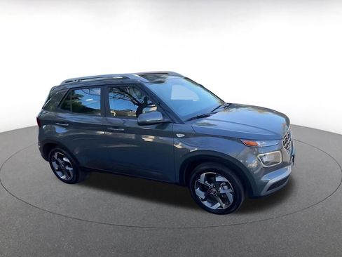 Used 2025 Hyundai Venue SEL image 2