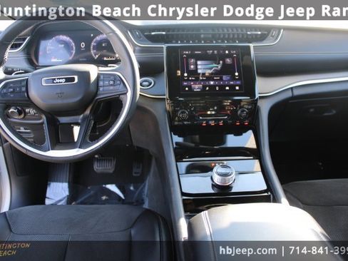 Used 2023 Jeep Grand Cherokee Altitude image 11