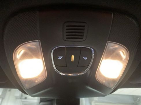 Used 2023 Jeep Compass Latitude image 23