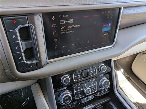 Used 2023 GMC Yukon XL Denali AWD/4WD image 12