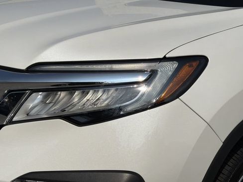 Used 2022 Honda Pilot Touring image 11