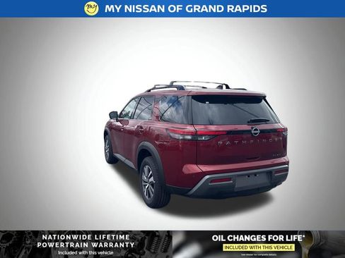 New 2026 Nissan Pathfinder SL image 3