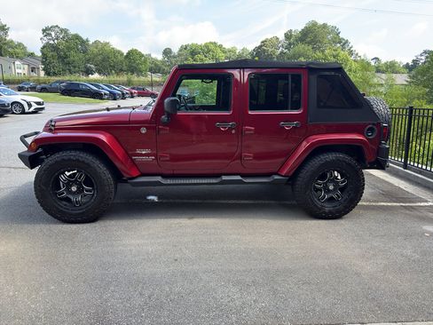 Used 2012 Jeep Wrangler Unlimited Sahara w/ Dual Top Group AWD/4WD image 5