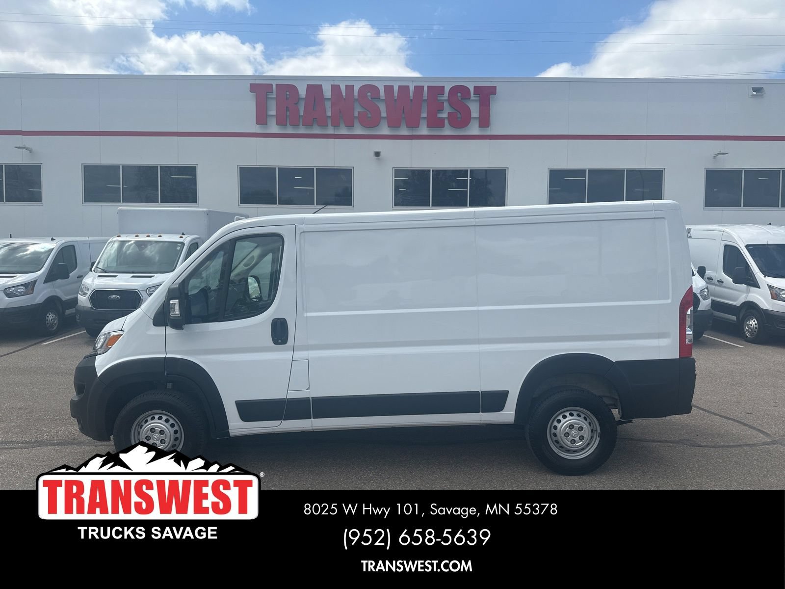 Used 2025 RAM ProMaster 2500 w/ Convenience Group FWD image 2