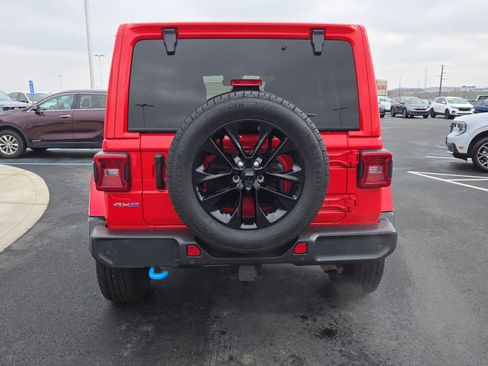 Used 2024 Jeep Wrangler Sahara w/ Technology Group image 4