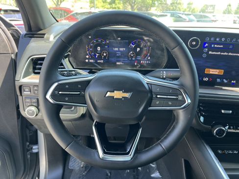 Used 2025 Chevrolet Suburban Premier AWD/4WD image 35
