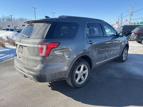 Used 2017 Ford Explorer XLT w/ Equipment Group 202A image 5