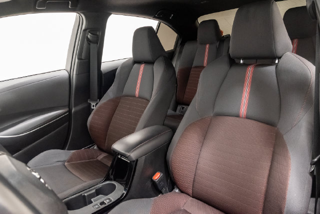 Used 2024 Toyota Corolla SE w/ Convenience Package FWD image 9