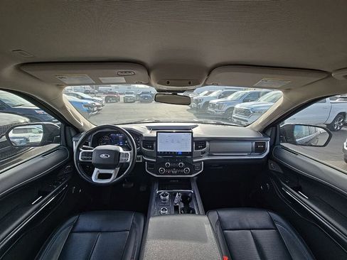 Used 2024 Ford Expedition Max XLT image 2