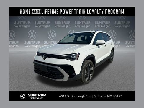 Used 2025 Volkswagen Taos SE AWD/4WD image 1
