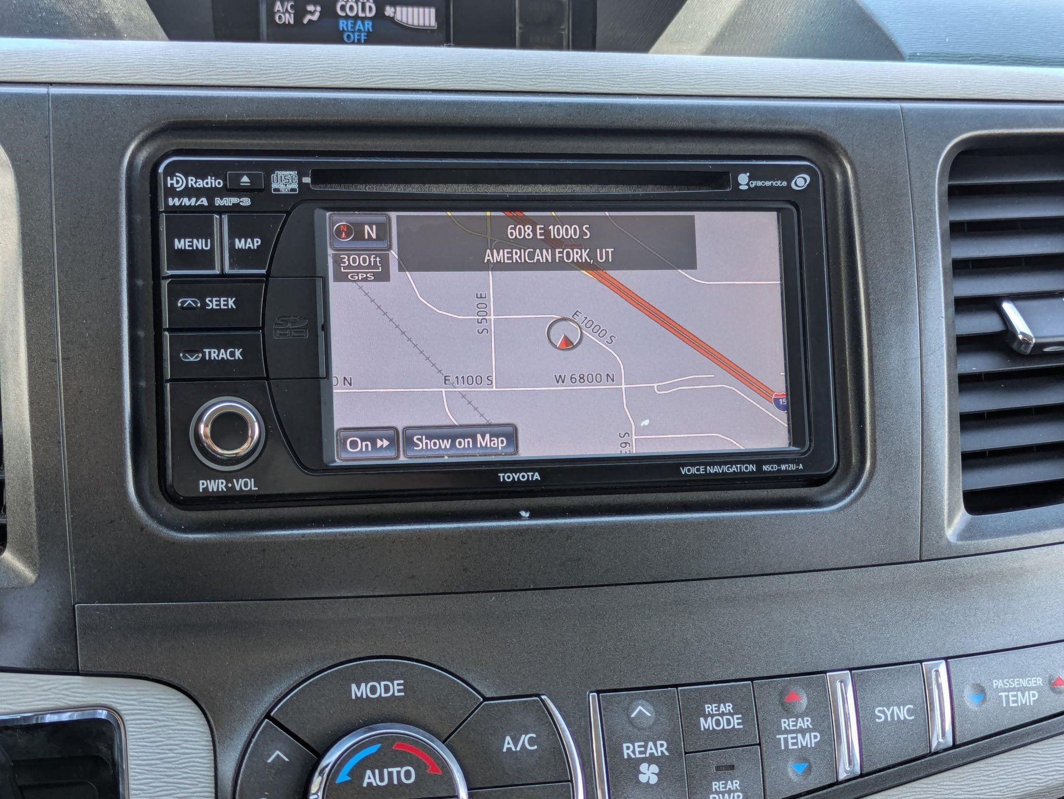 Used 2012 Toyota Sienna XLE w/ Entertainment Pkg FWD image 25