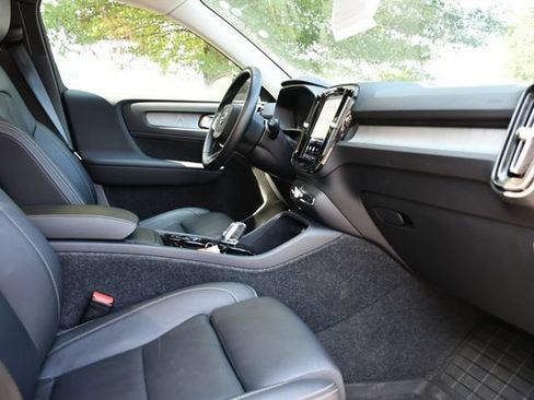 Used 2026 Volvo XC40 B5 Plus AWD/4WD image 30
