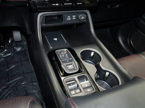 Used 2025 Honda Pilot Black Edition image 22