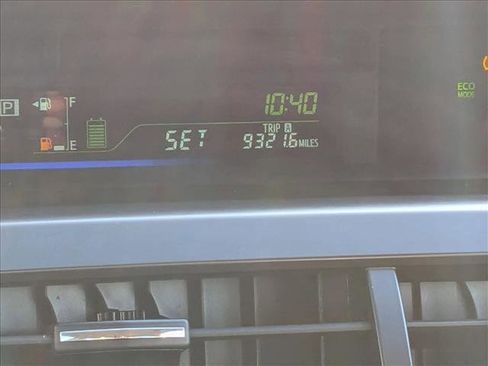 Used 2016 Toyota Prius V Two image 9