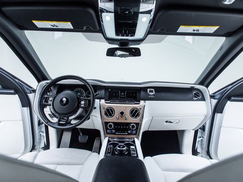 Used 2019 Rolls-Royce Cullinan AWD/4WD image 5
