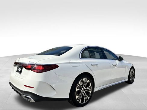 Used 2025 Mercedes-Benz E 350 4MATIC Sedan image 7