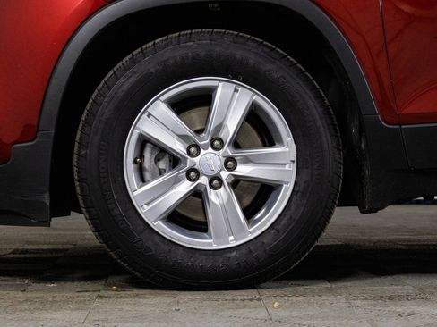 Used 2019 Chevrolet Trax LT w/ LT Convenience Package image 45