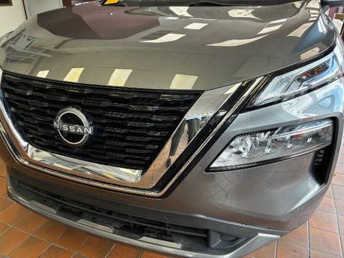 Used 2023 Nissan Rogue SL w/ SL Premium Package FWD image 9