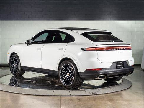 Certified 2025 Porsche Cayenne Coupe AWD/4WD image 3