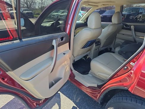 Used 2010 Toyota Highlander SE image 7